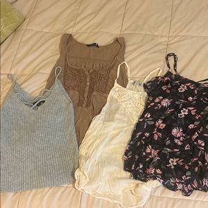 ✨4 for $20 XS American Eagle tanks!